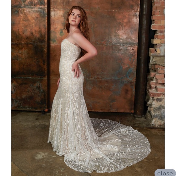 Mia Solano Cream Lace Wedding Dress - Picture 1 of 14